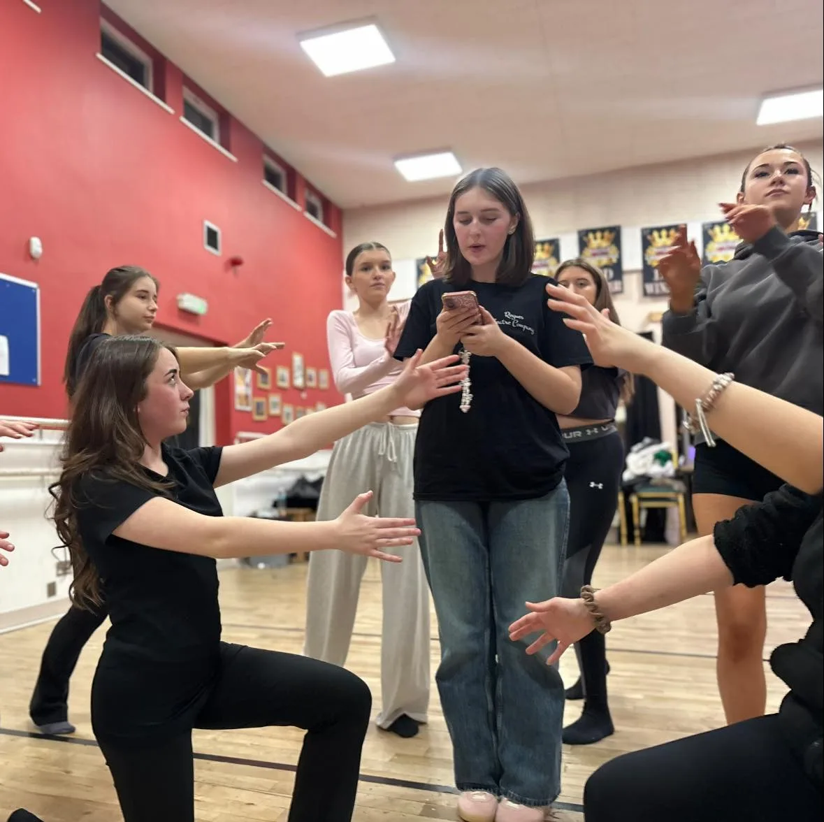 The Hunslet Club Rogues performing arts