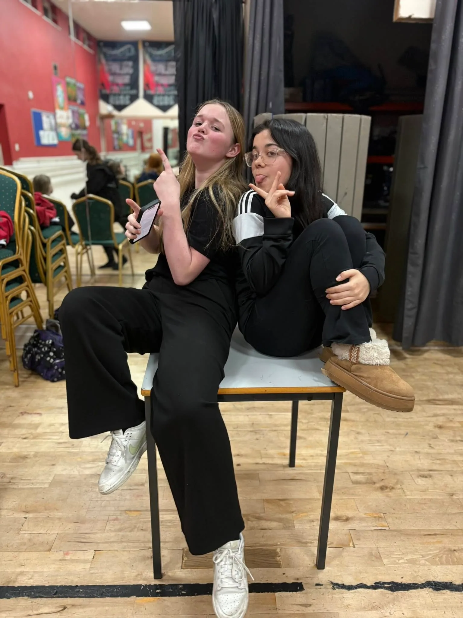 The Hunslet Club Rogues performing arts