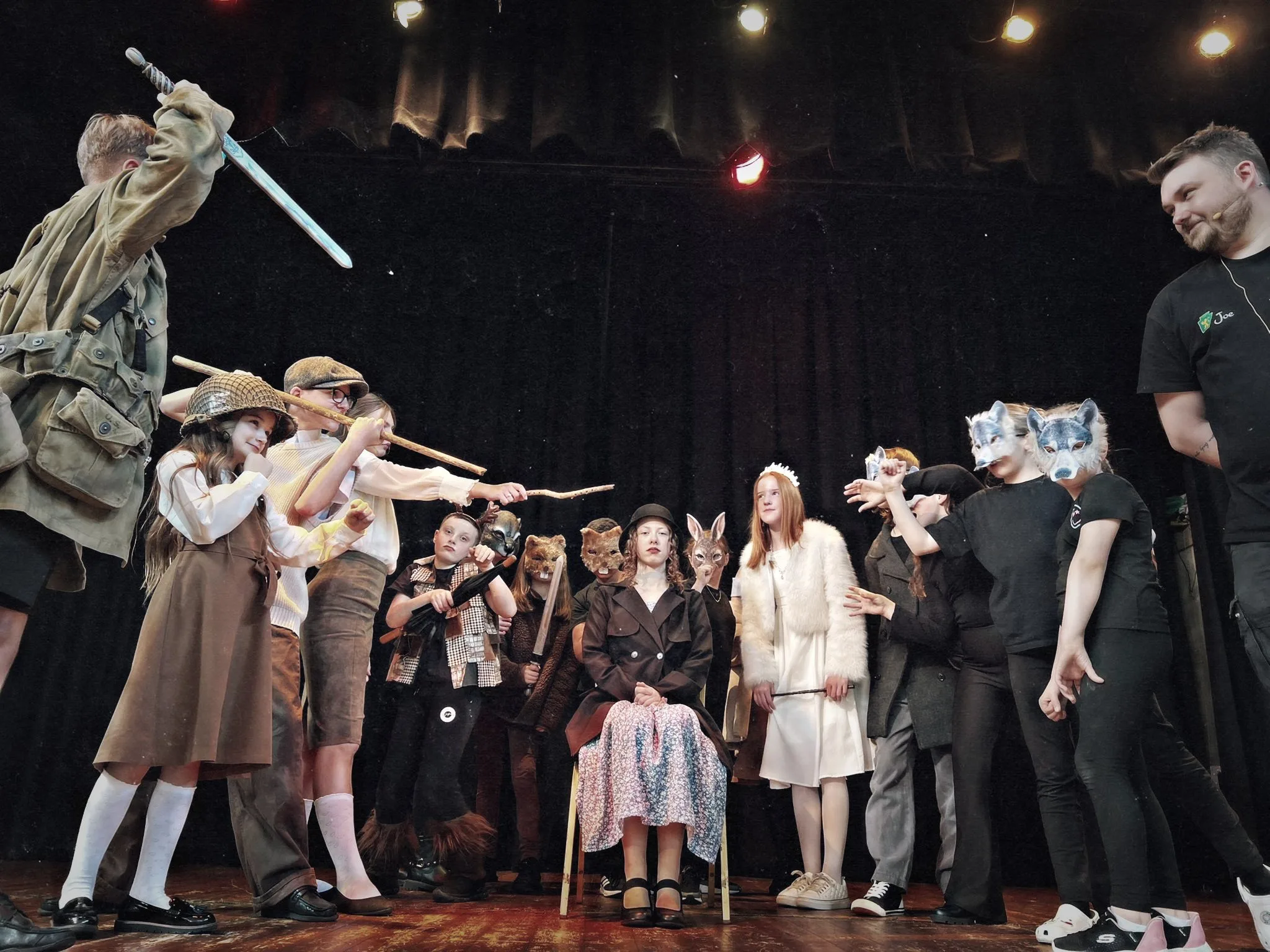 The Hunslet Club Rogues performing arts